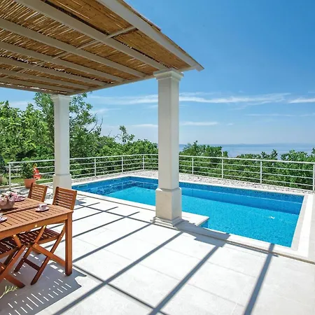 Lovely Home In Gornje Tucepi With Kitchen Holiday home
