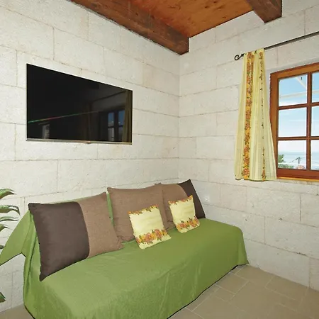 Lovely Home In Gornje Tucepi With Kitchen Holiday home *