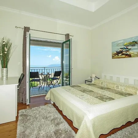 Lovely Home In Gornje Tucepi With Kitchen *