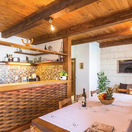 Lovely Home In Gornje Tucepi With Kitchen Tucepi