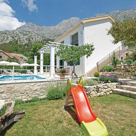 Lovely Home In Gornje Tucepi With Kitchen Holiday home *