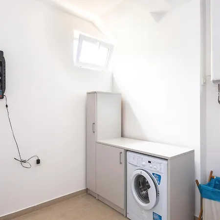Lovely Home In Gornje Tucepi With Kitchen * Tucepi