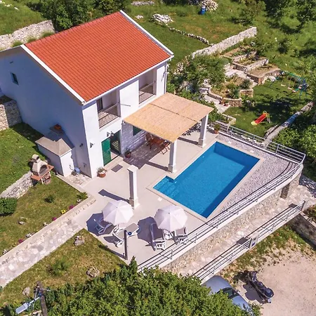 Lovely Home In Gornje Tucepi With Kitchen * Tucepi