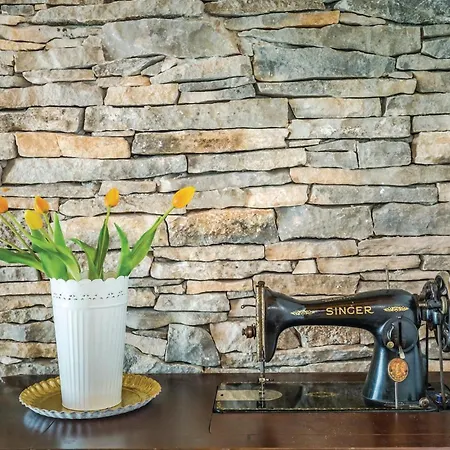 Holiday home Lovely Home In Gornje Tucepi With Kitchen *
