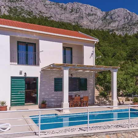 Lovely In Gornje With Kitchen بيت للعطل Tučepi