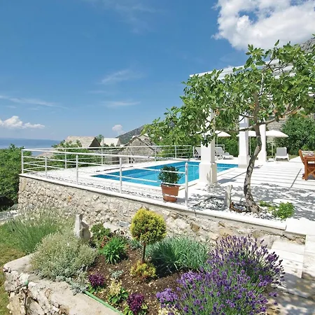 Lovely Home In Gornje Tucepi With Kitchen *