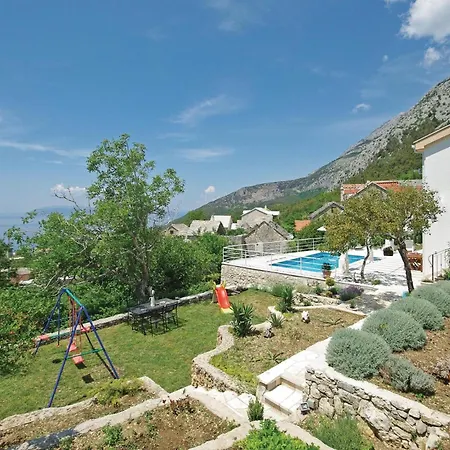 Lovely Home In Gornje Tucepi With Kitchen Holiday home Tucepi