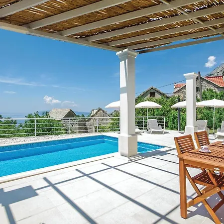Lovely Home In Gornje Tucepi With Kitchen
